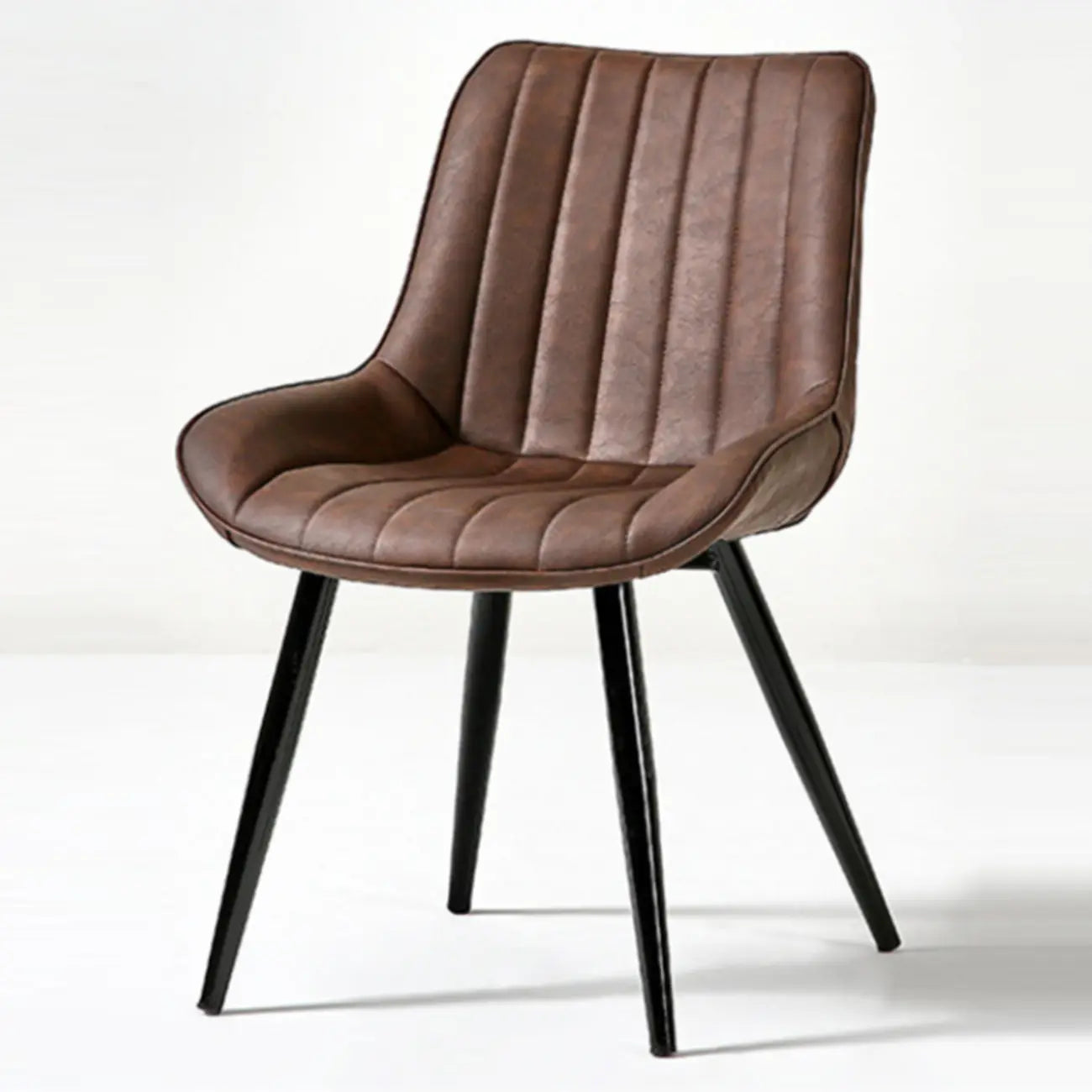 Chaise de salle à manger simple en cuir rembourré, dossier plein, pieds en métal