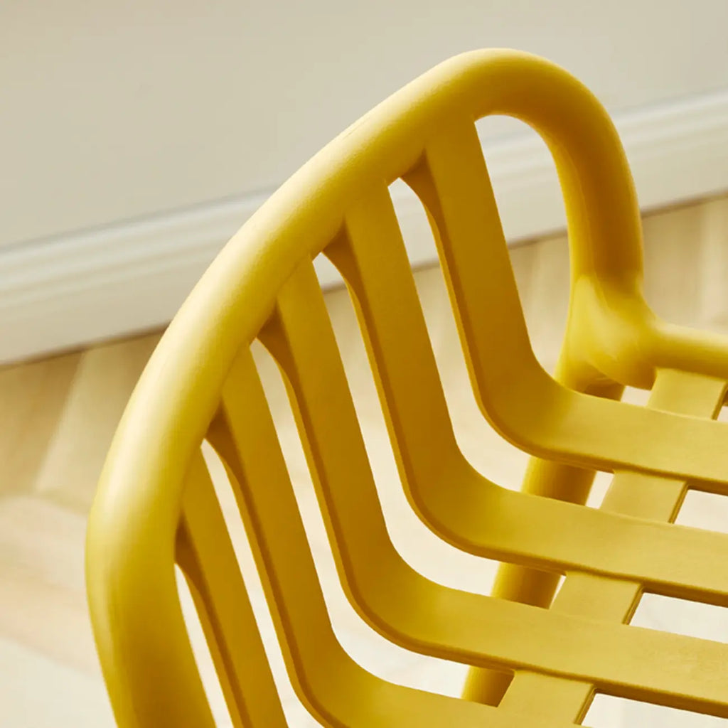 Tabouret de bar minimaliste en plastique pour l'extérieur et l'intérieur