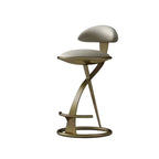 Tabouret de bar en cuir beige épuré avec cadre en métal doré luxueux