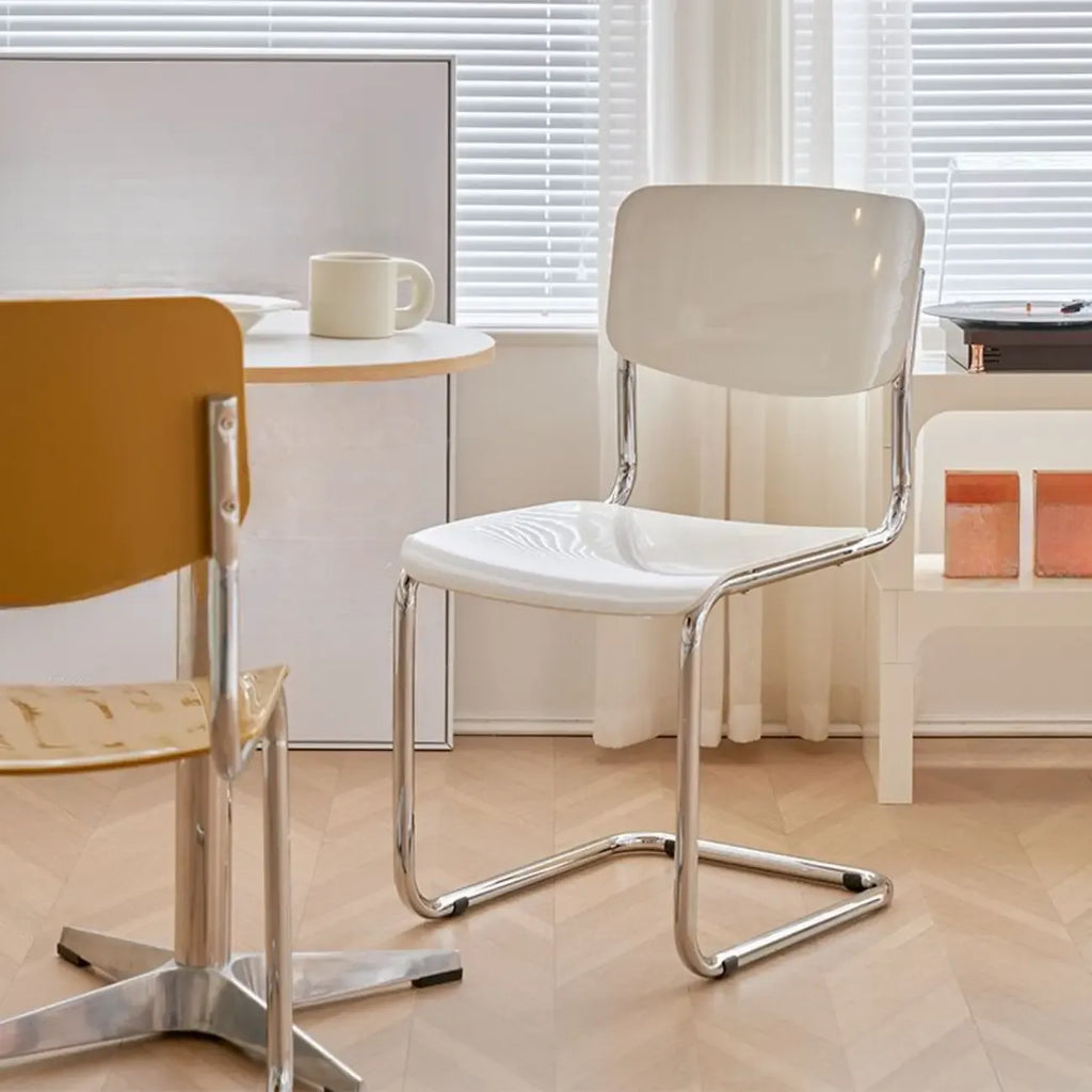 Chaise de salle à manger sans accoudoirs en métal simple, dossier plein jaune