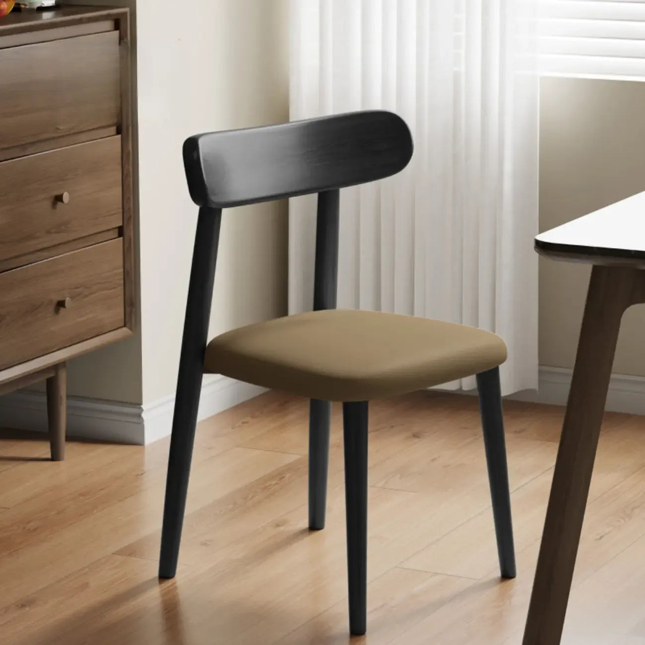 Chaise de salle à manger moderne en cuir sans accoudoirs avec dossier bas