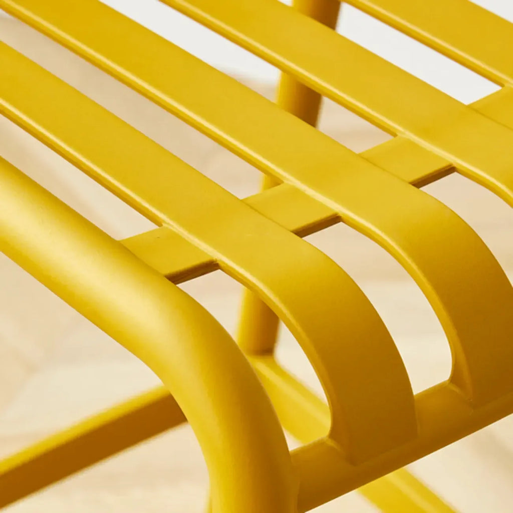 Tabouret de bar minimaliste en plastique pour l'extérieur et l'intérieur
