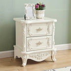 Table de chevet traditionnelle en bois blanc sculpté à 3 tiroirs