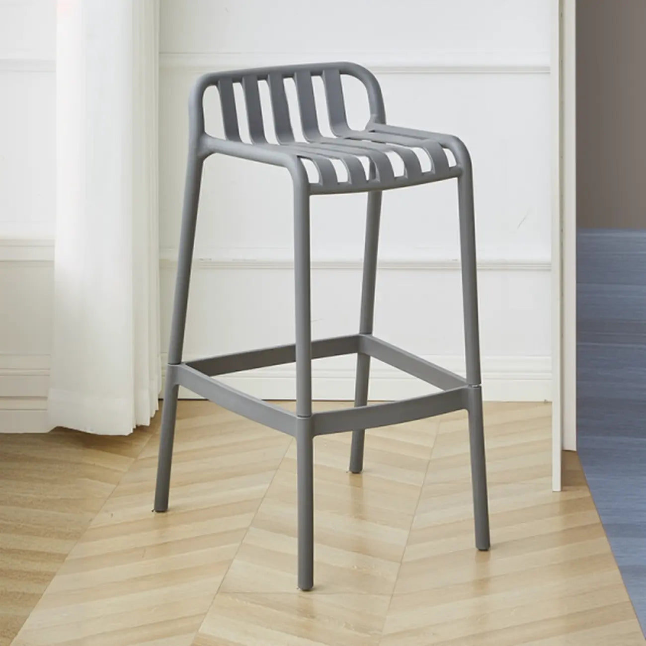 Tabouret de bar minimaliste en plastique pour l'extérieur et l'intérieur