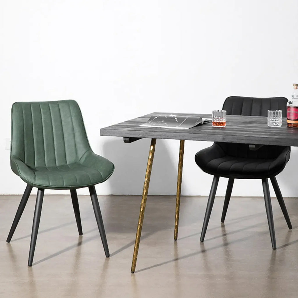 Chaise de salle à manger simple en cuir rembourré, dossier plein, pieds en métal