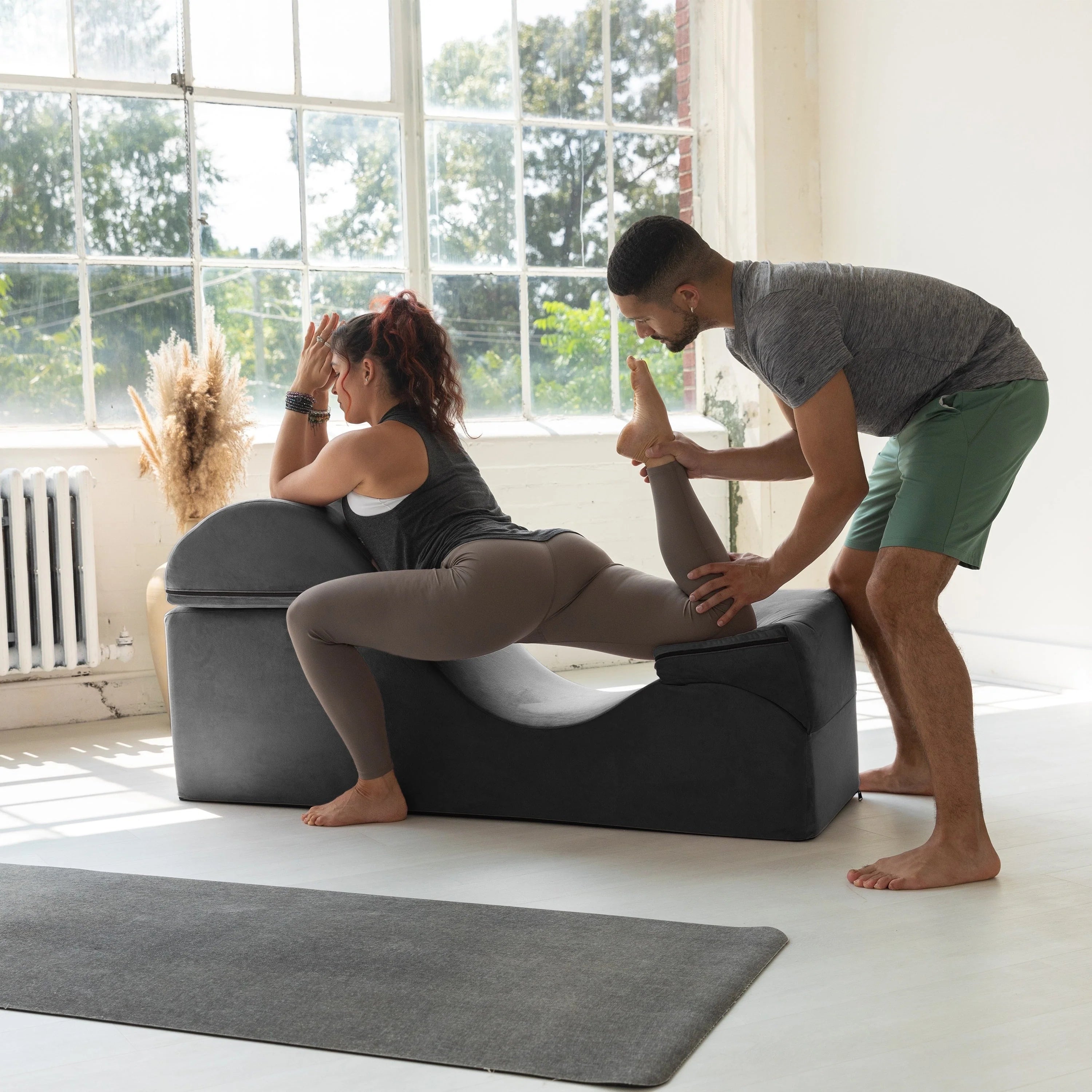 Avana Kami Chaise convertible / Yoga & Massage - Pouf 2 en 1 avec chaise longue de yoga pliable dissimulée, microvelours - N/A
