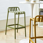 Tabouret de bar minimaliste en plastique pour l'extérieur et l'intérieur