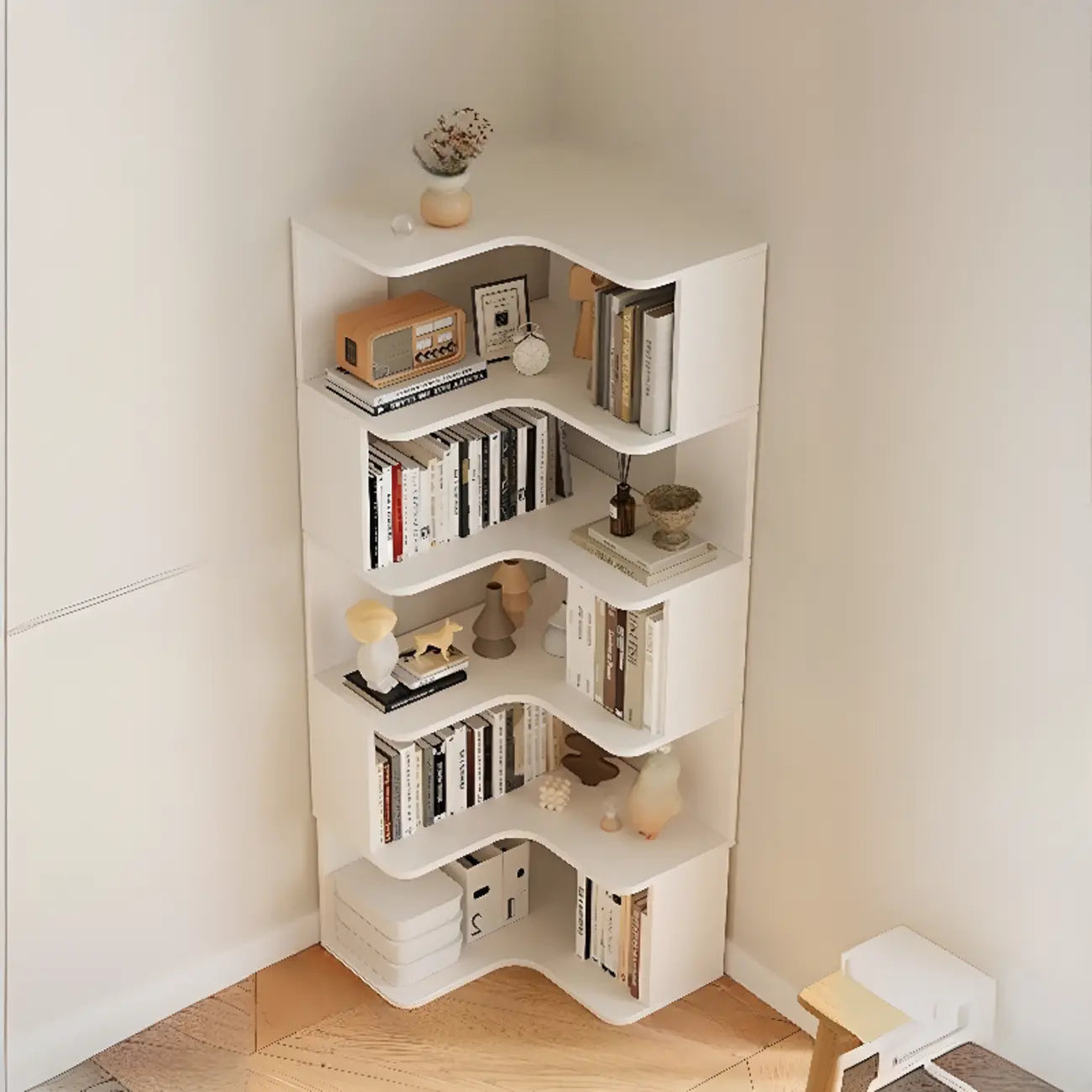 Étagère d'angle en bois manufacturé avec 6 tablettes