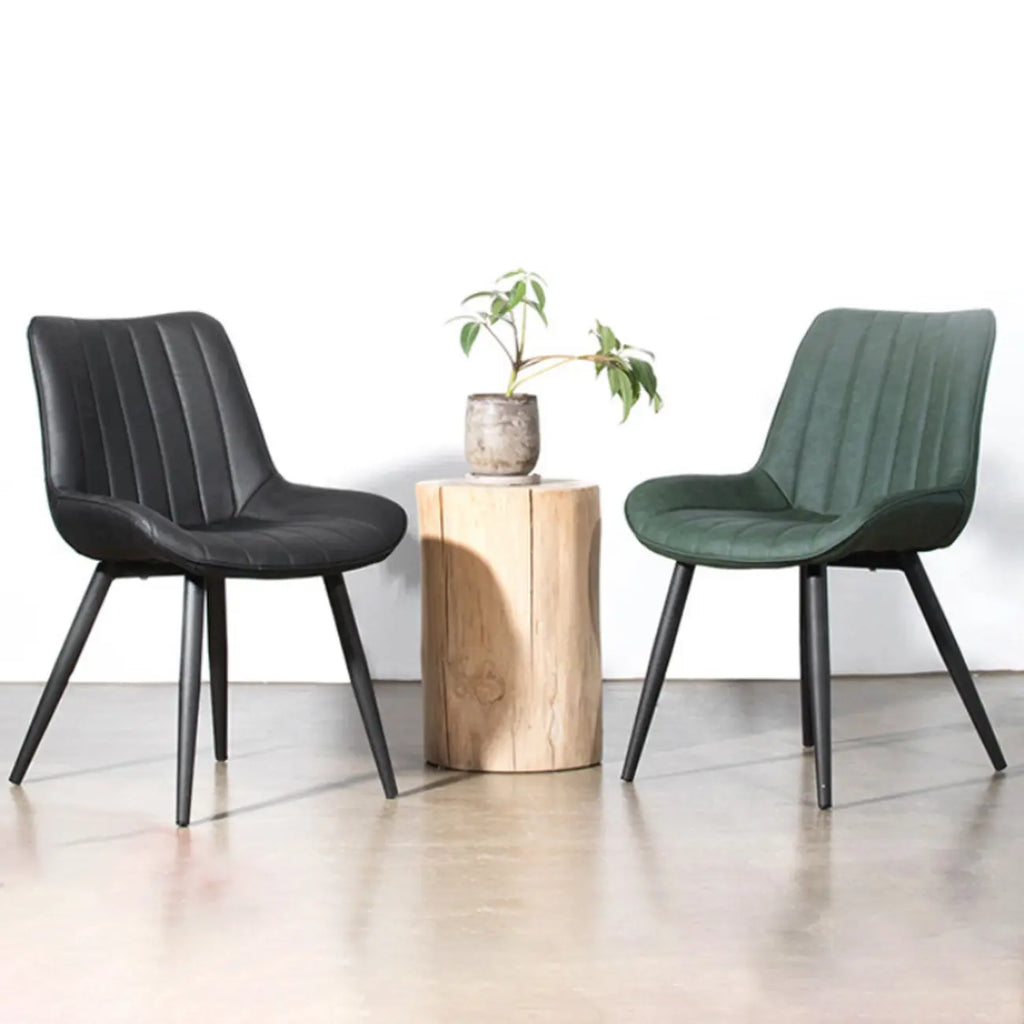 Chaise de salle à manger simple en cuir rembourré, dossier plein, pieds en métal
