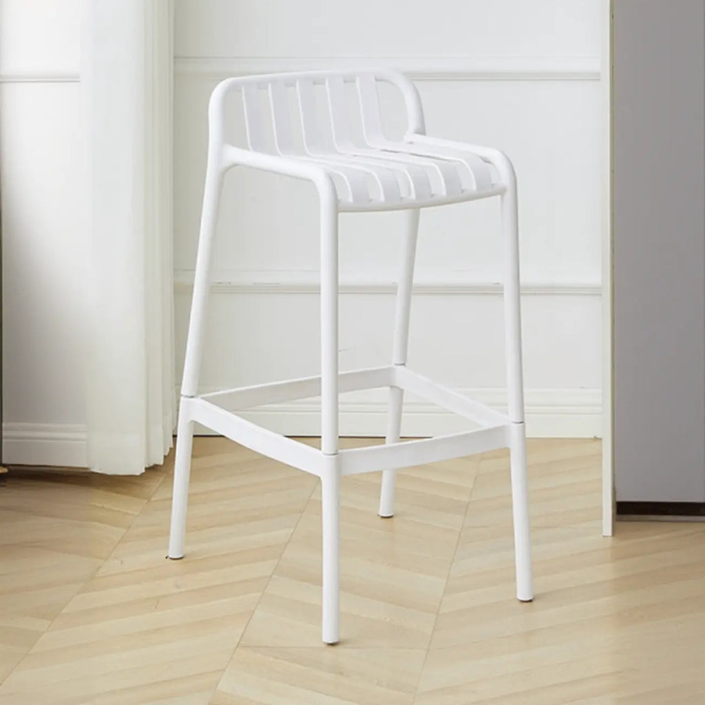 Tabouret de bar minimaliste en plastique pour l'extérieur et l'intérieur