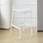 Tabouret de bar minimaliste en plastique pour l'extérieur et l'intérieur