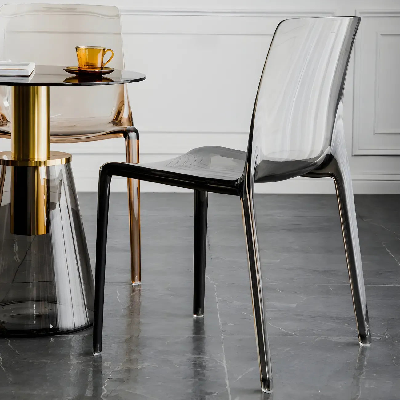 Chaise de salle à manger en acrylique ambré sans accoudoirs à dossier bas