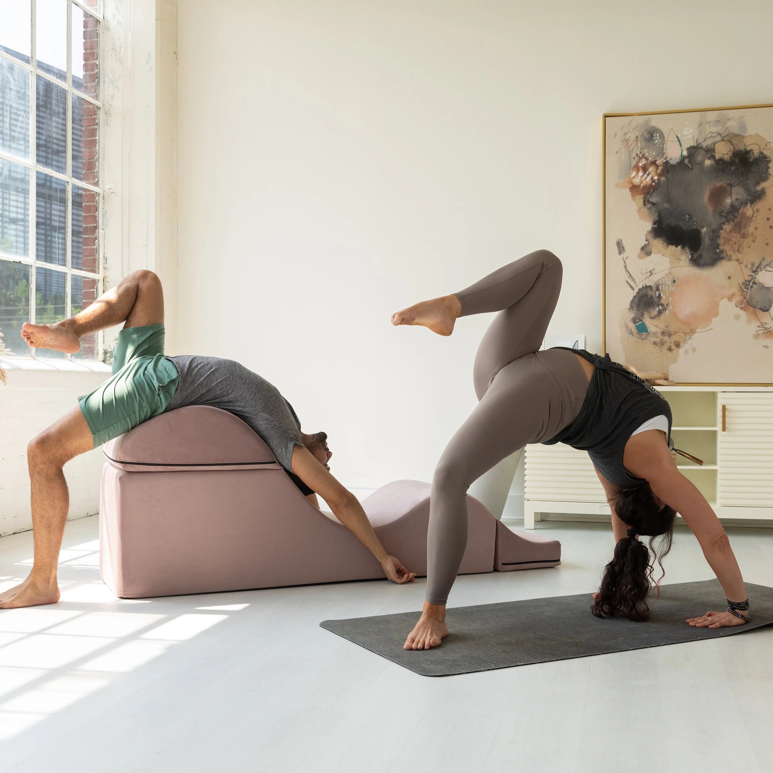 Avana Kami Chaise convertible / Yoga & Massage - Pouf 2 en 1 avec chaise longue de yoga pliable dissimulée, microvelours - N/A