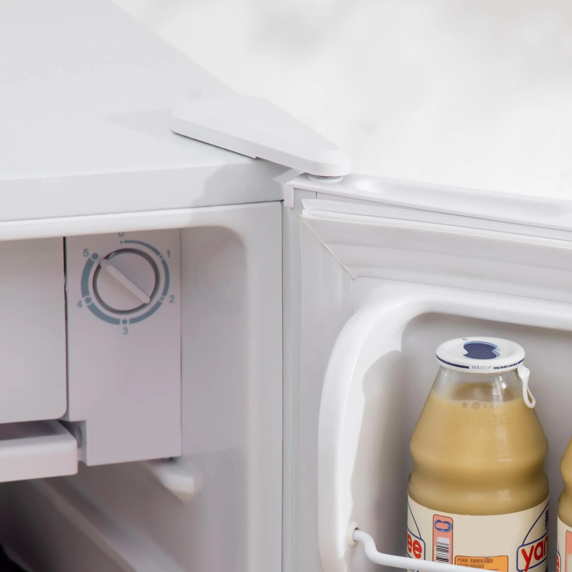 HOMCOM Mini-réfrigérateur avec congélateur 90 L, réfrigérateur compact à porte unique avec thermostat réglable pour chambre à coucher