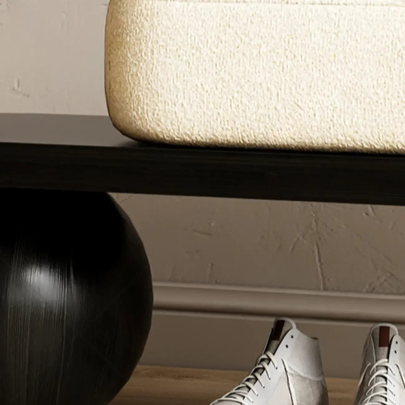 Banc court moderne en bois beige rembourré