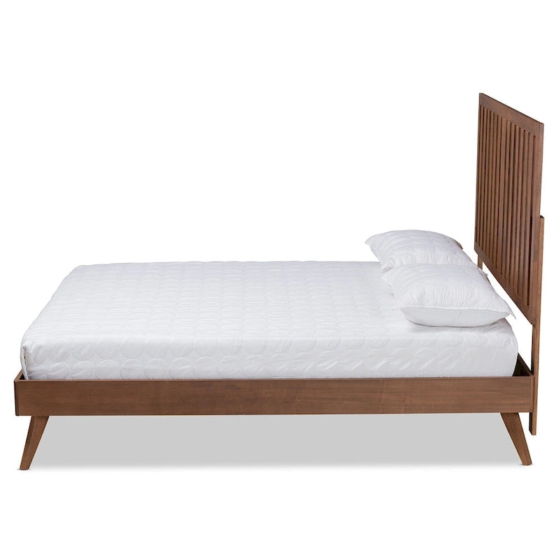 Lit plateforme en bois fini noyer brun de style Mid-Century Modern