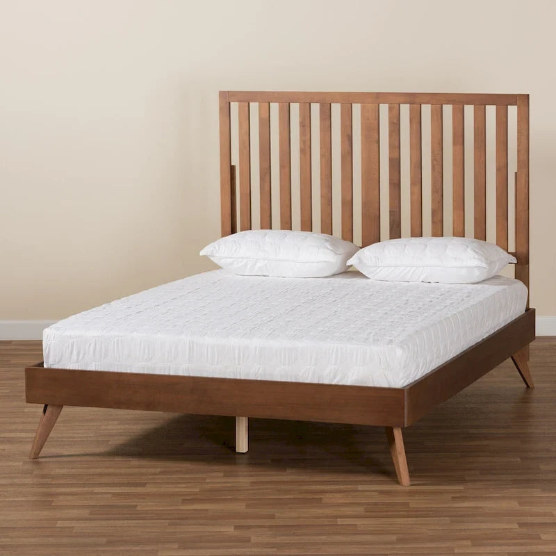 Lit plateforme en bois fini noyer brun de style Mid-Century Modern
