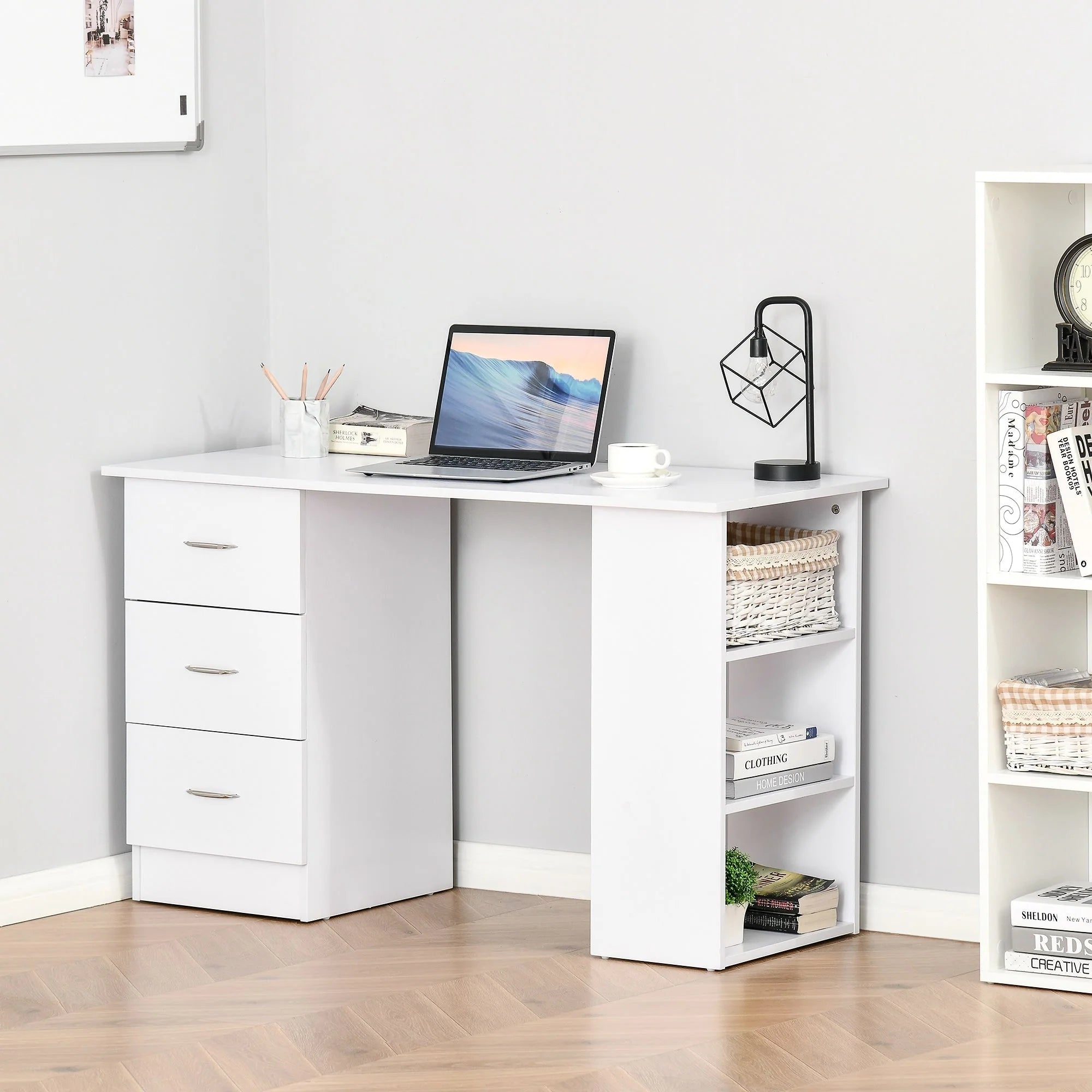 HOMCOM Bureau d'ordinateur moderne 47" pour la maison et le bureau, combo bibliothèque, table d'écriture, poste de travail avec 3 tiroirs et étagère de rangement - Blanc