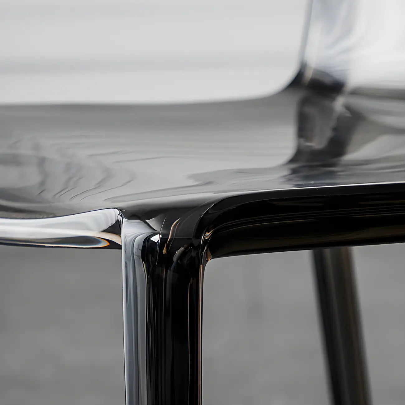 Chaise de salle à manger en acrylique ambré sans accoudoirs à dossier bas