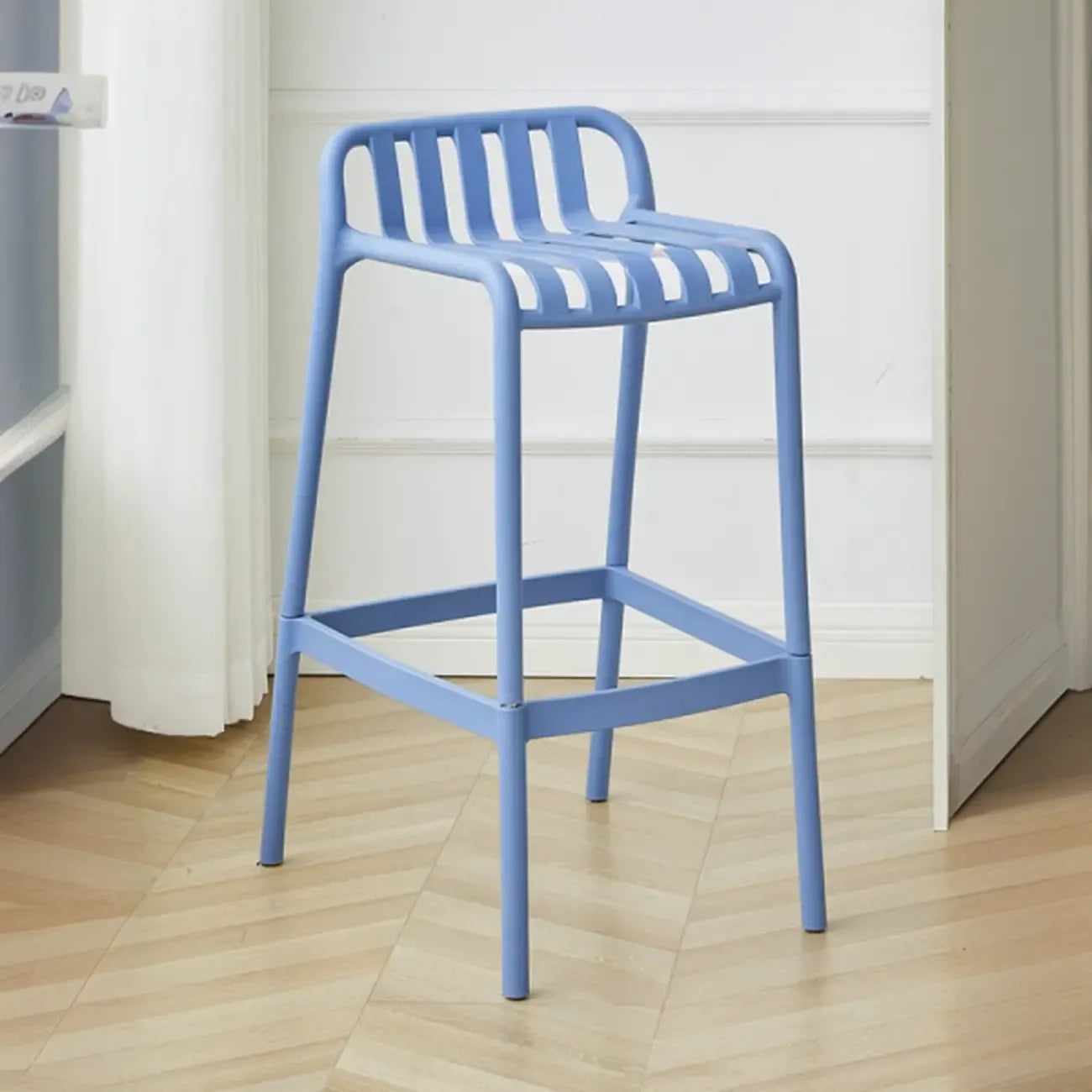 Tabouret de bar minimaliste en plastique pour l'extérieur et l'intérieur