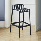 Tabouret de bar minimaliste en plastique pour l'extérieur et l'intérieur
